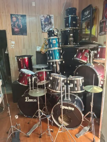 Baterias a venda leia o anúncio. Revisadas por profissional lutier