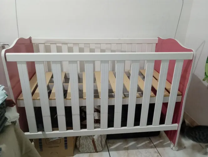 Vendo berço usado com colchão