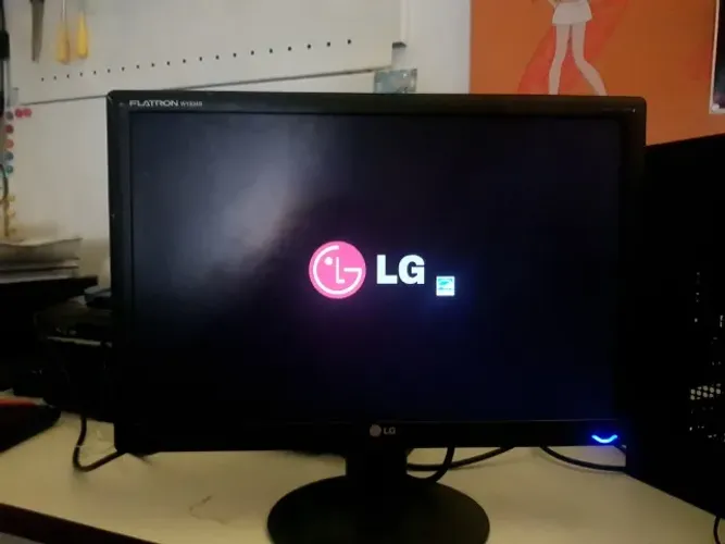 Monitor LG 19" (Tela apagando) Modelo: W1934s