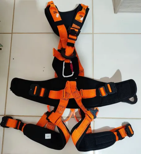 Cinturão Paraquedista Abdominal LE2100CC + Mosquetão QFix MPAL-T 25-PL e HMS.
