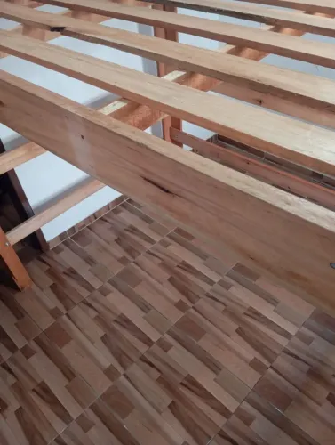 Cama casal mesanino