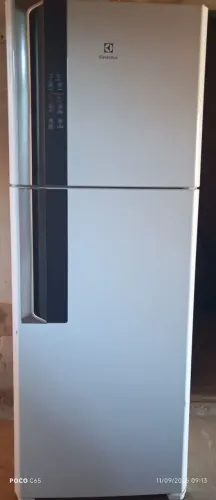 Vendo Geladeira Electrolux,DF56 474 Litros, Frost Free, branca. Com vazamento de gás.