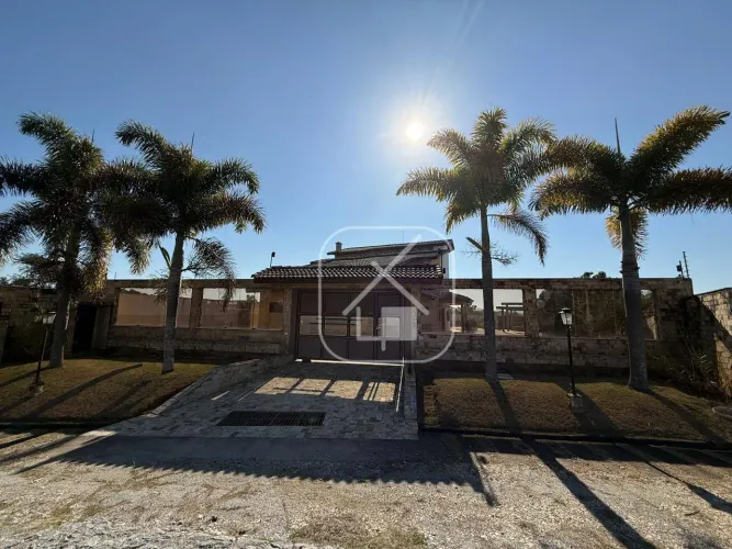 Casa à Venda condomínio no Lago Dourado em Jacareí - SP