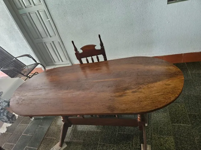 Vendo Mesa em Madeira + 6 Cadeiras (Estilo Rústico/Colonial)