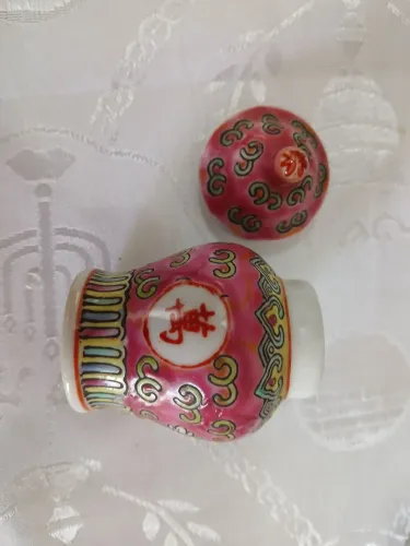Potiche em miniatura, porcelana.