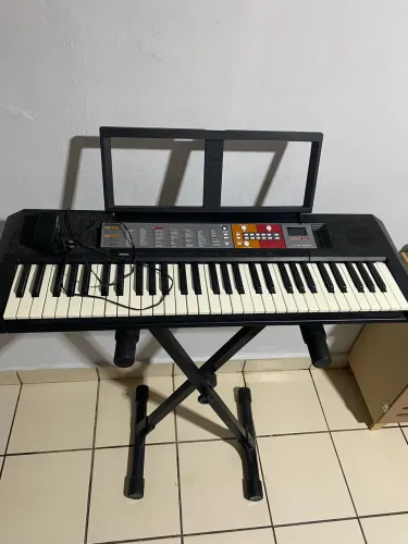 Vende-se Teclado