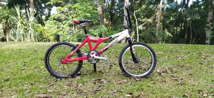 Bicicleta BMX aro 20 Haro com peças GT em cromo