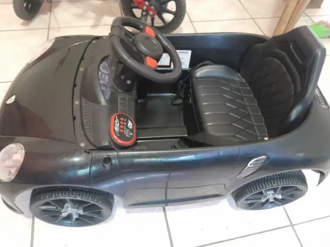 Carro de brinquedo