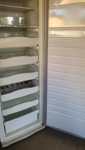 Vendo freezer Frost Free Brastemp em ótimo estado de conservação