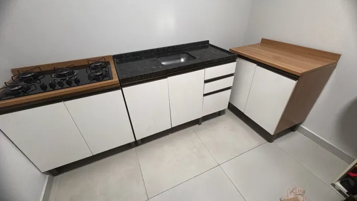 Cozinha + tampo mármore + fogão 5 bocas