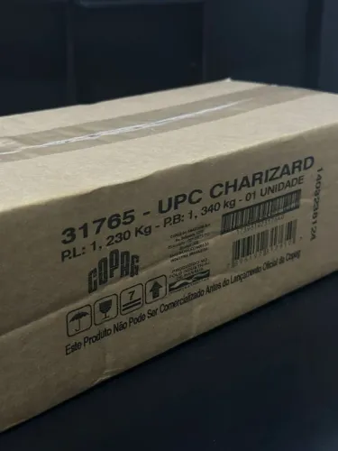 Caixa Ultra Premium - Espada e Escudo - Charizard Gigantamax