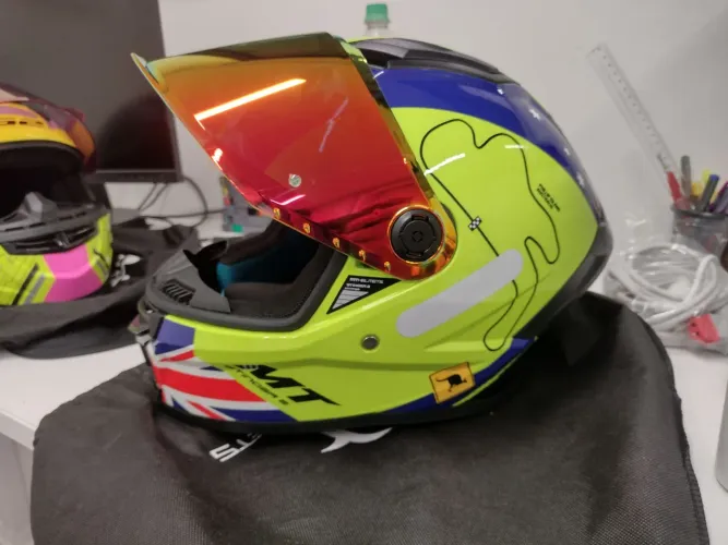 Capacete MT e LS2 Feminino