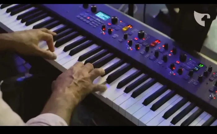 Teclado YAMAHA STAGE PIANO CP88 - NOVÍSSIMO!!!