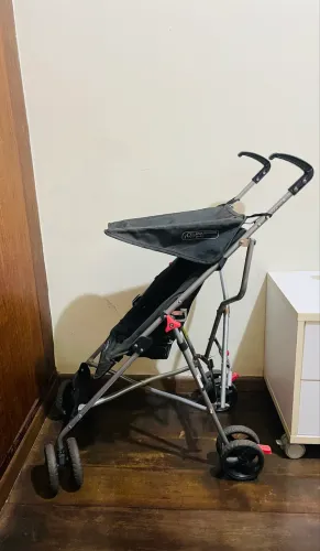 Carrinho de bebe guarda-chuva compacto