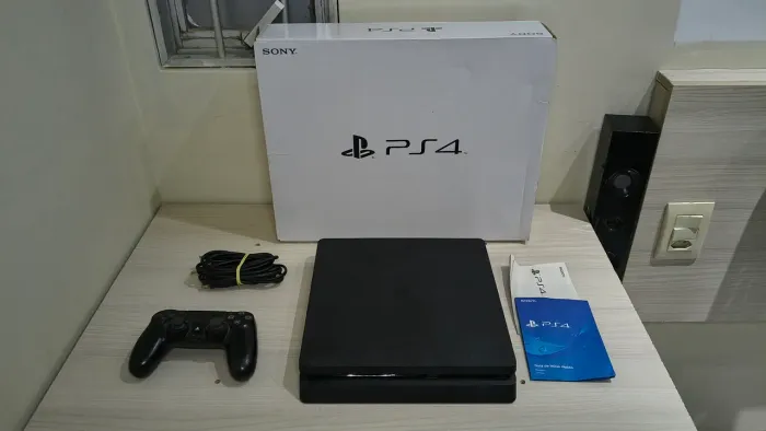 PS4 slim 1TB com base com cooler e carregador