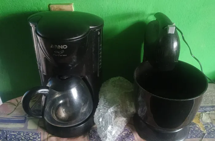 Cafeteira+ batedeira funcionando normalmente