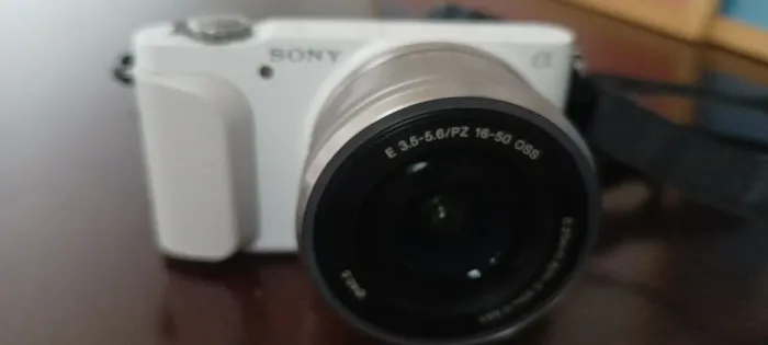 Câmera Mirrorless Sony NEX-3N Branca + Lente 16-50mm (Perfeita p/ Vlogs e Fotos)
