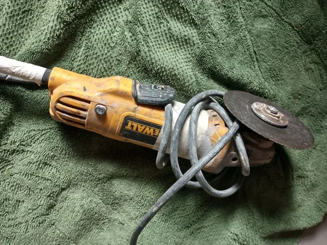 Lixadeira DeWalt muito boa