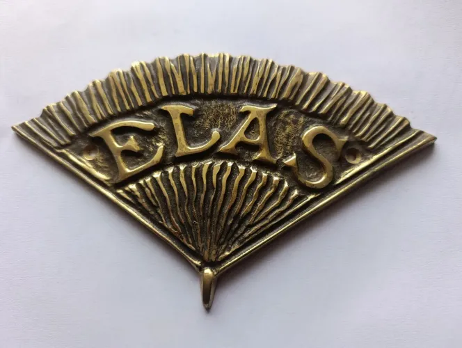 Placa em bronze formato de leque (elas) dimensões 5mm x 100mm x 180mm x
