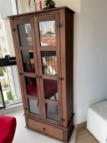 Vendo cristaleira linda.