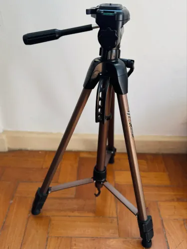 Tripé de Câmera em Alumínio - Weifeng WT-3750 (seminovo)
