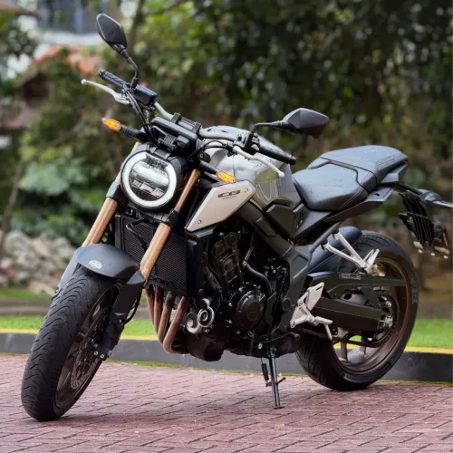 CB 650 R  (6 mil km)