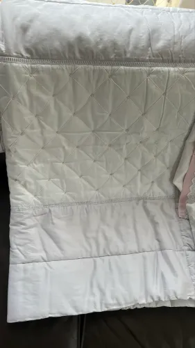 Impecável Kit berço 100% algodão cinza com poàs rosa Didurmi?