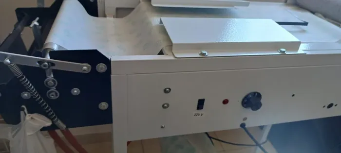 Máquina de fábricacão de fralda manual semi nova