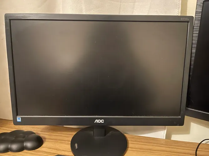 Monitor AOC 18,5? LED - Modelo E970Swn - Ótimo Estado