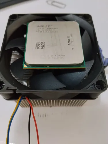 Processador AMD FX 4300 (+ cooler e dissipador)