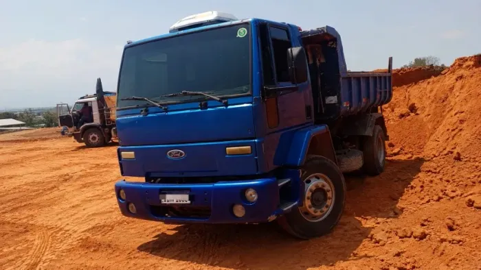 Vendo caminhao toco 4x2