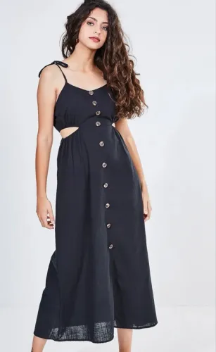 Vestido preto de botão