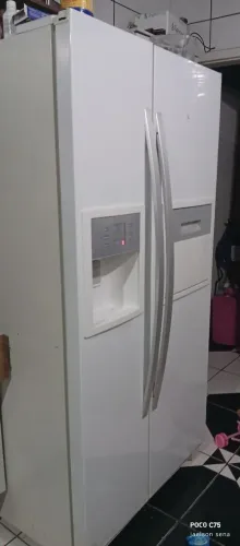 Geladeira 2 portas com Dispenser de água