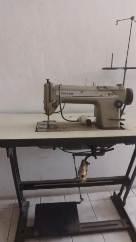 Máquina de costura reta SINGER