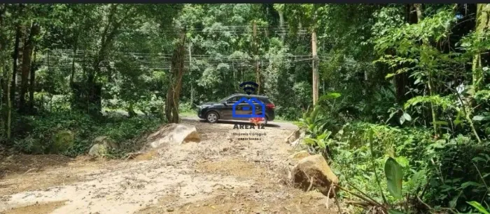 Terreno à venda no Condomínio Park Imperial, bairro do Massaguaçu em Caraguatatuba, SP