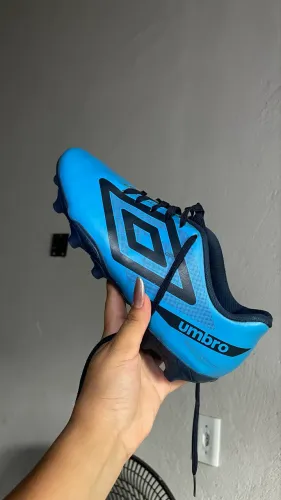 vendo chuteira umbro 