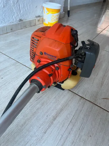 Vendo Roçadeira  Husqvarna 143R-II 