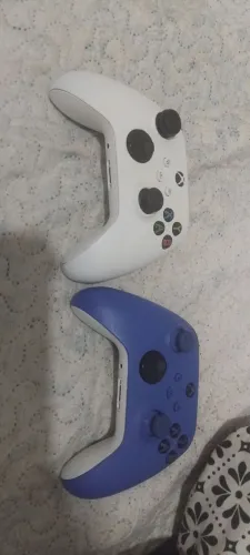 2 controles de xbox em ótimo estado, para vender logo