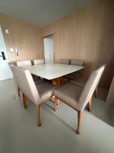Conjunto de jantar Rudnick: mesa 1,40 x 1,40 + 8 cadeiras