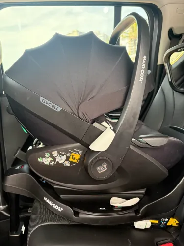 Bebê Conforto Pebble 360 e Base FamilyFix 360 Maxi Cosi