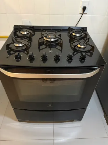 Fogão 5 bocas preto de vidro inox