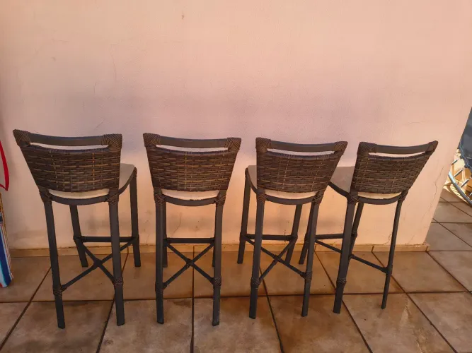 Banqueta vime almofadada