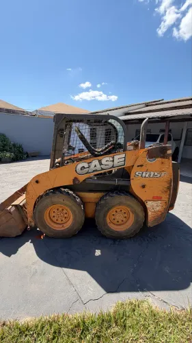 MINI CARREGADEIRA CASE SR 150