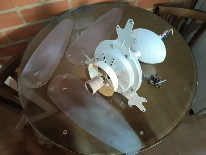 2 ventiladores de teto