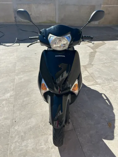 Honda lead 2011