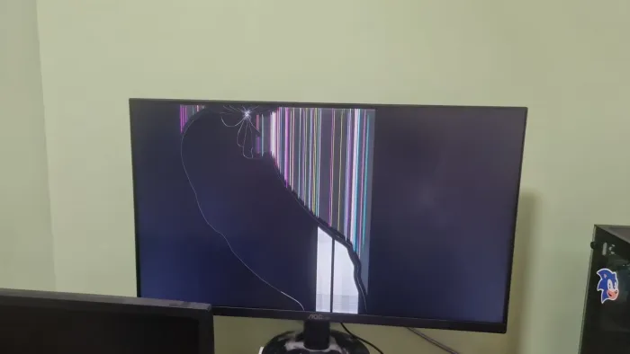 Monitor AOC 27" 120hz (tela trincada)
