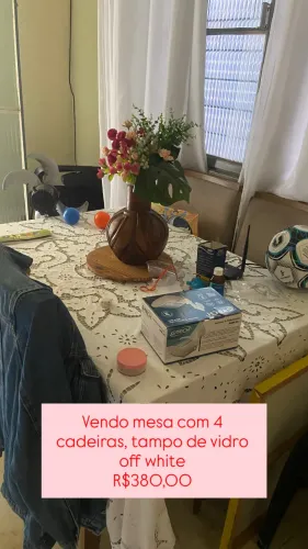 Mesa off white com tampo de vidros 4 lugares 