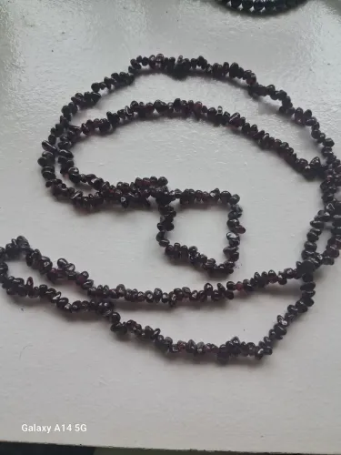 Colar longo de pedra Granasa Natural. Força e Proteção.