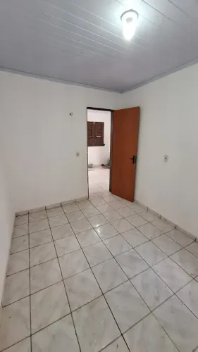 Alugo Kitnet Na Vila Janaina Em frente a UEB Monteiro Lobato