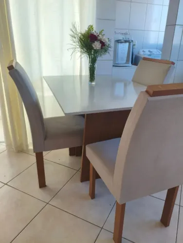 Essa quatro lugares madeira